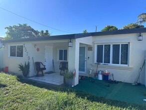 Building Photo - Studio in North Miami Beach Includes Utili...