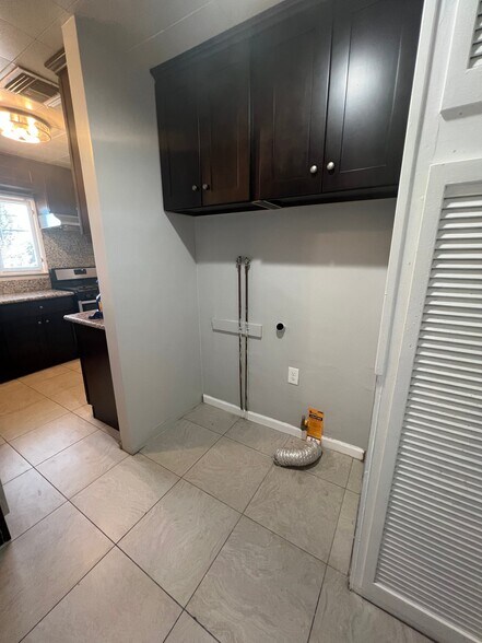 Building Photo - 2404 Wetherhead Dr