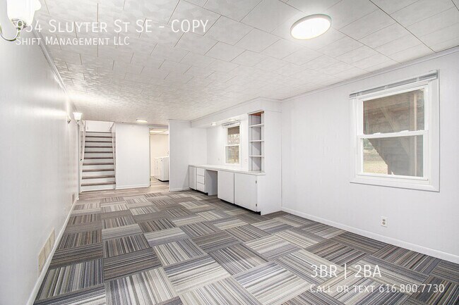 Building Photo - 954 Sluyter St SE