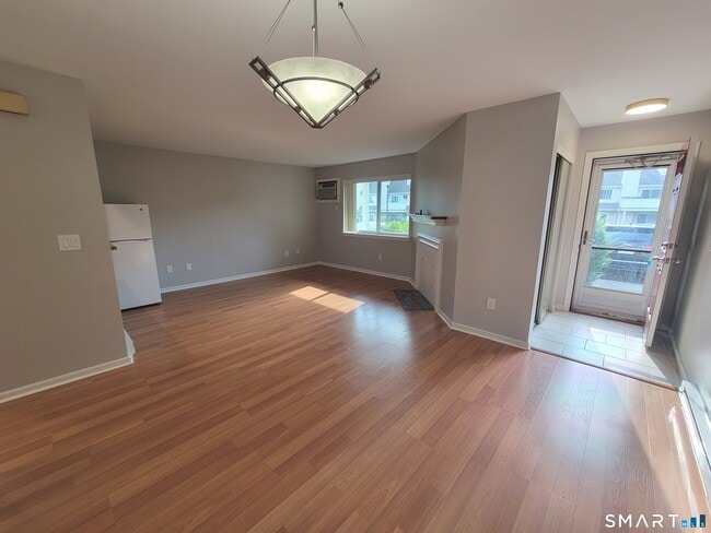 Building Photo - 303 Willow Springs