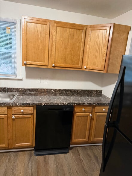 Building Photo - 1428 Hopkins Rd