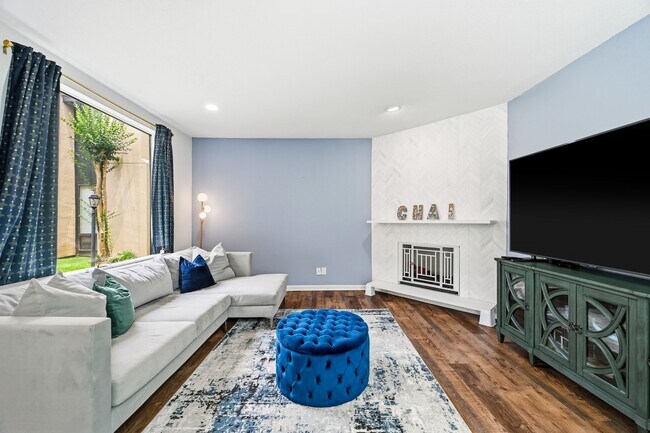 Building Photo - 1116 Bering Dr