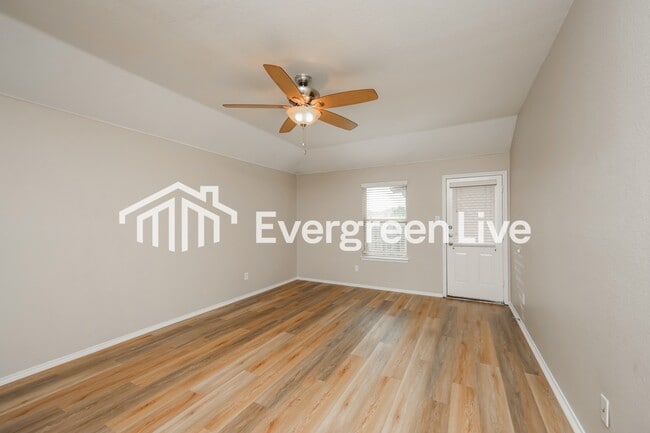 Building Photo - 1501 Meadow Creek Dr