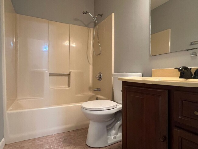 Building Photo - Really Cute Home in Lake Wildwood