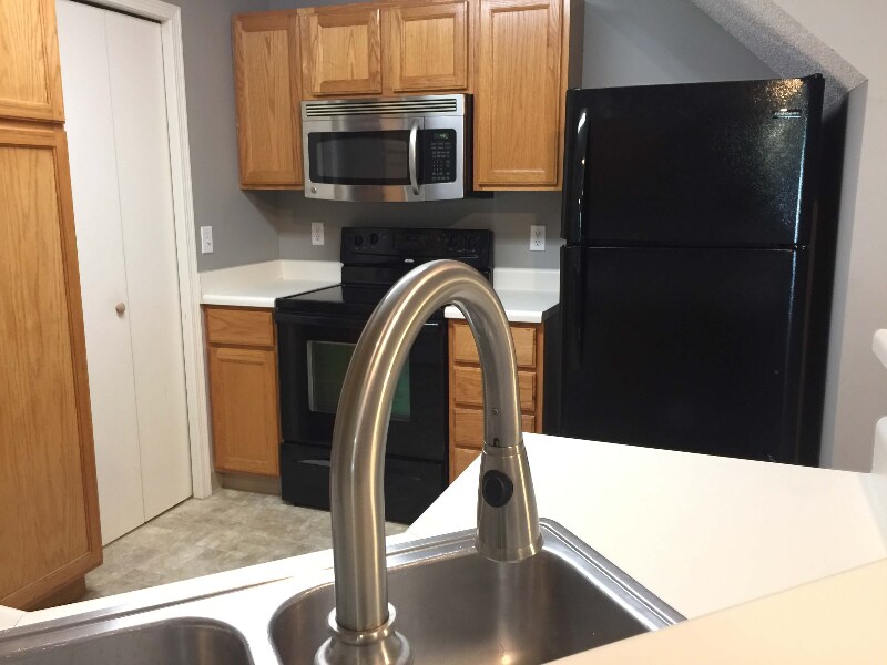 Building Photo - 1323 SE Delaware Ave