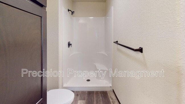 Building Photo - 571 Westwind Rd