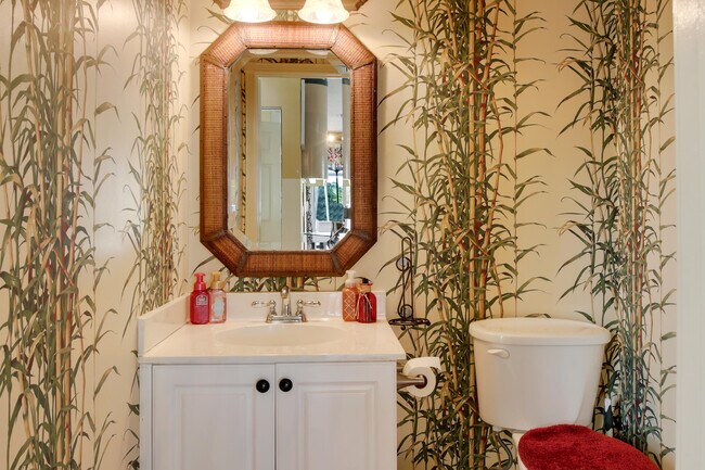 Building Photo - 2070 Chagall Cir