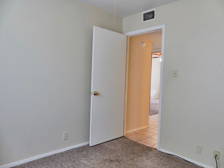 Building Photo - 1201 Redwood St