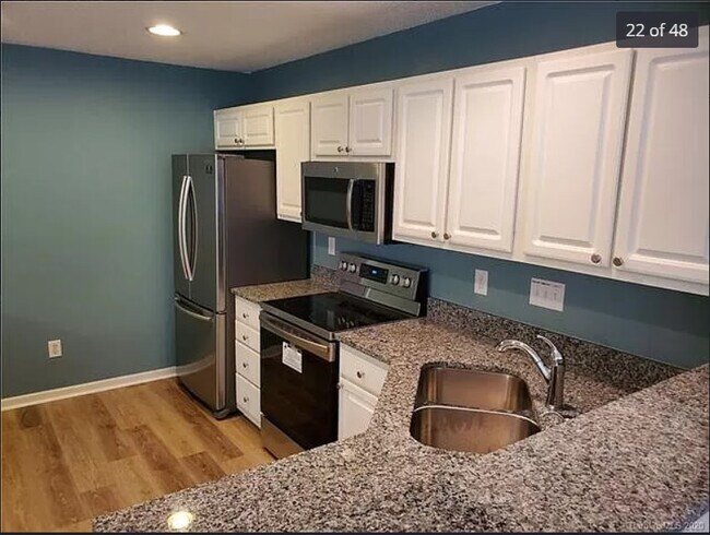 Kitchen #7 - 9906 Birch Knoll Ct