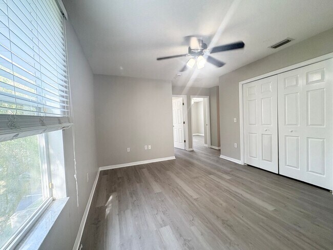 Building Photo - Huge 3BR Winter Springs Townhouse ~ Gated Community ~ Pool ~ Great Schools!