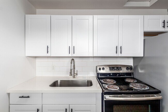 Building Photo - $0 First month rent - Near Grand Canyon University!