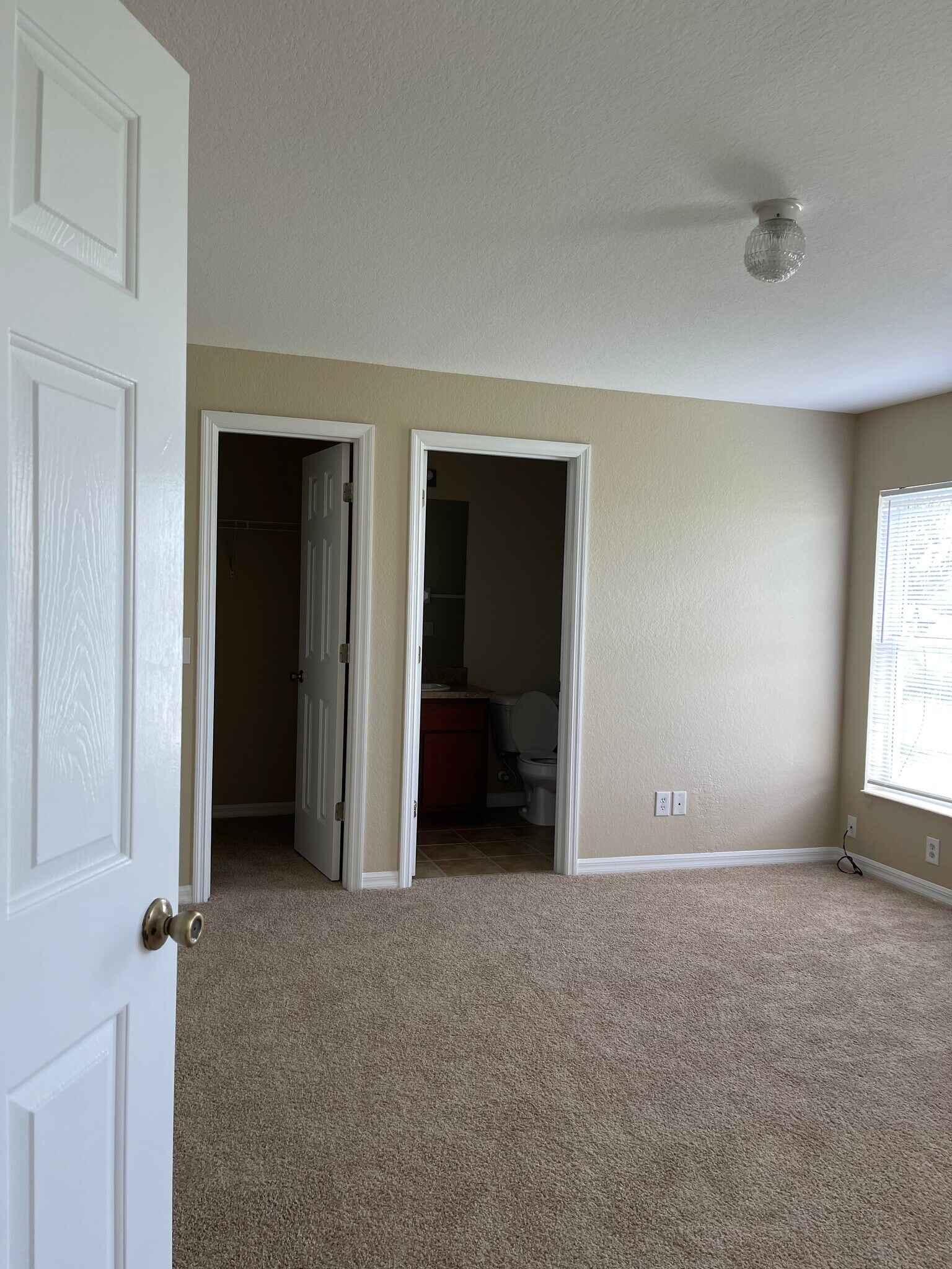 Building Photo - 14 Poplar Ct