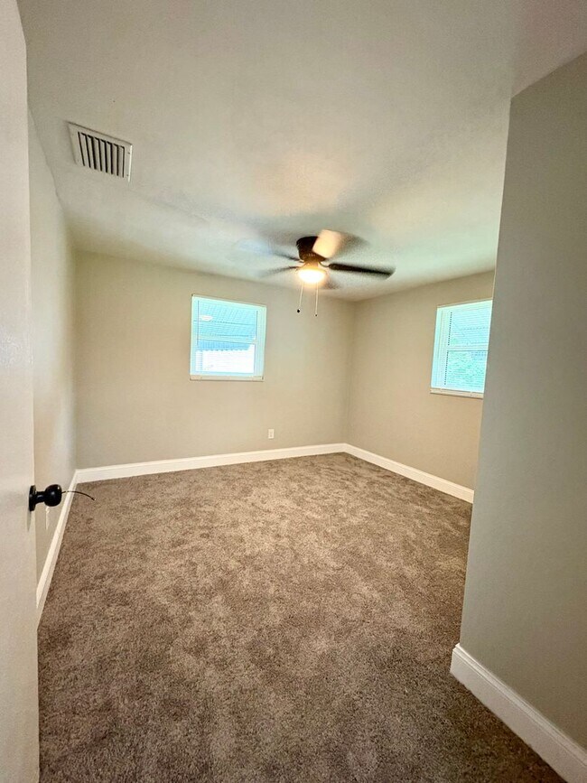 Building Photo - Fully Remodeled Beautiful Home with Bonus ...
