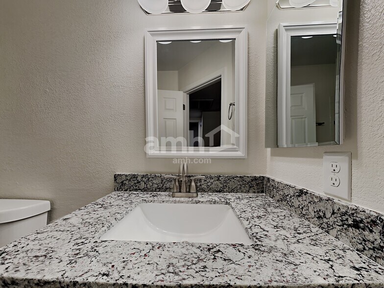 Building Photo - 6130 Peach Blossom Ln