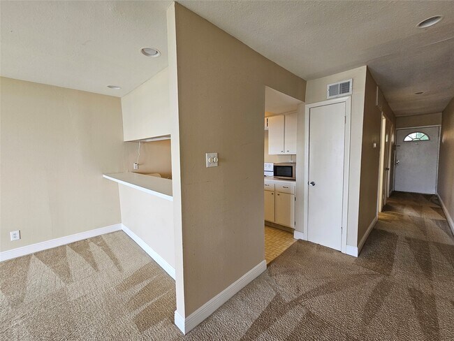 Building Photo - 12600 Melville Dr