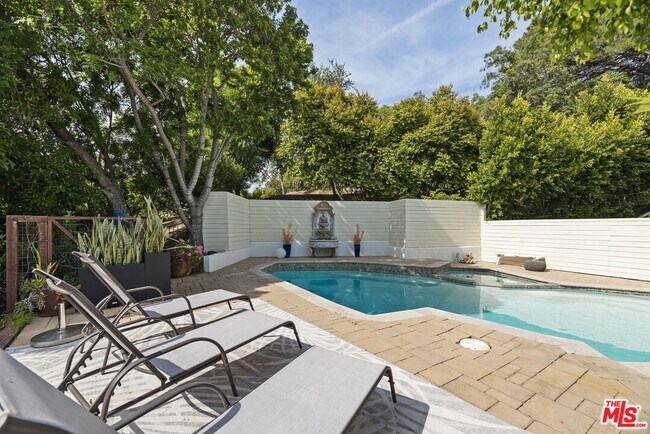 Building Photo - 641 Walther Way