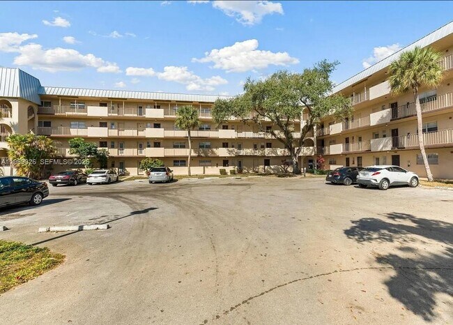 Building Photo - 6301 N Falls Cir Dr