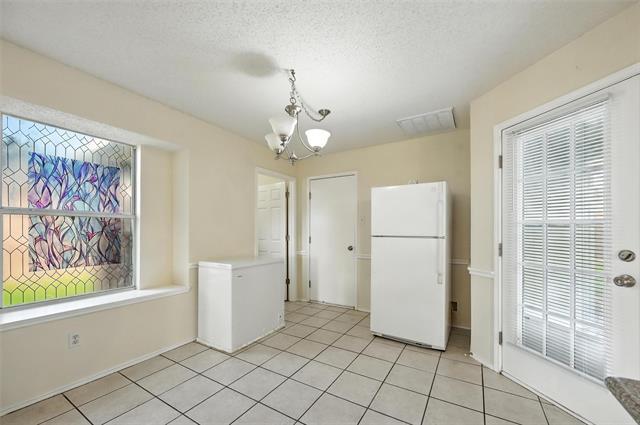 Building Photo - 2711 Primrose Ln
