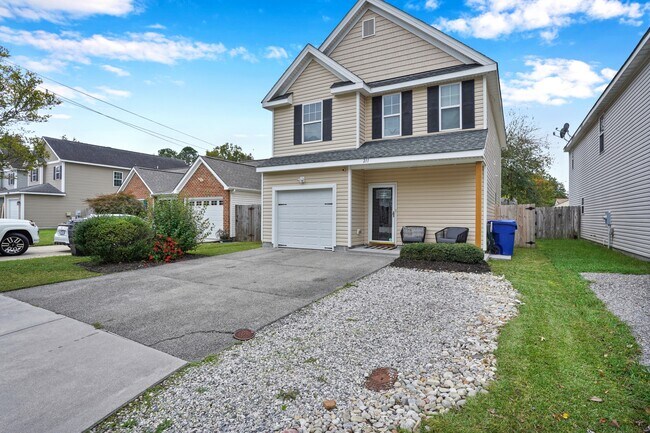 Building Photo - 211 Thalia Rd