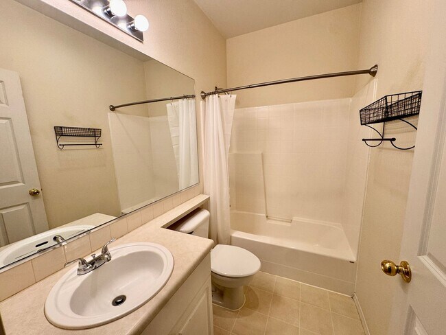 Building Photo - Secluded Renton Townhome