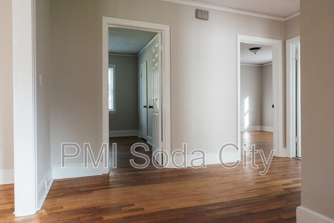 Building Photo - 5313 Randall Ave