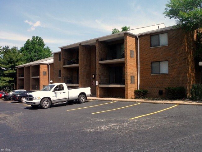 Interior Photo - BERKSHIRE -- 056