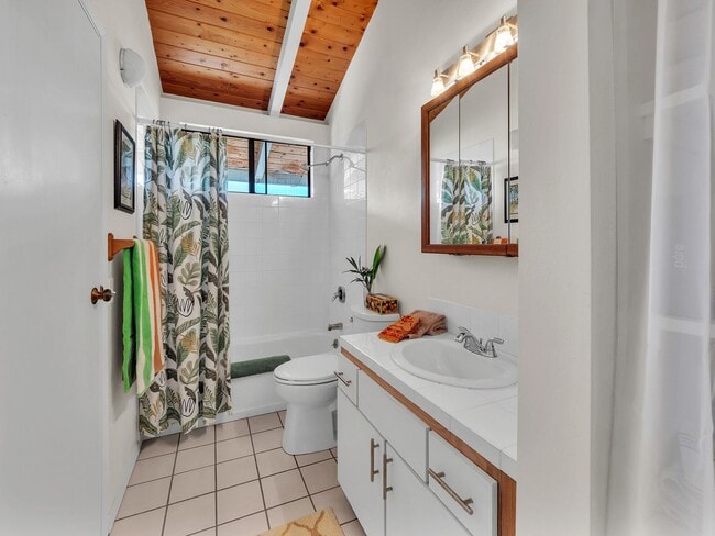 Building Photo - 2 Bedroom Home with Carport & Workshop & Beautiful Ocean Views!