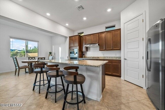 Building Photo - 10623 N Iron Peak Dr