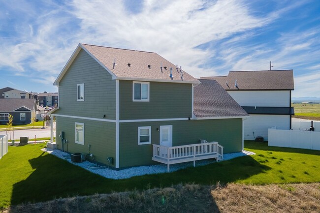 Building Photo - 2021 Built East End home in Great Falls ne...