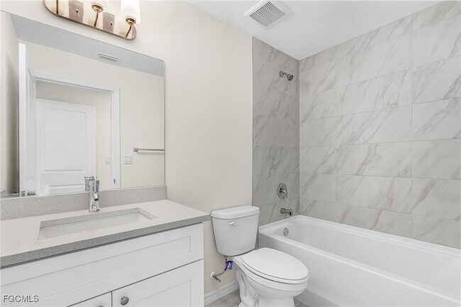 Building Photo - 3916 NE 9th Pl