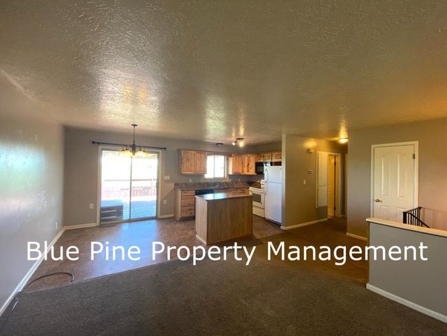 Building Photo - 2215 Sykes Dr