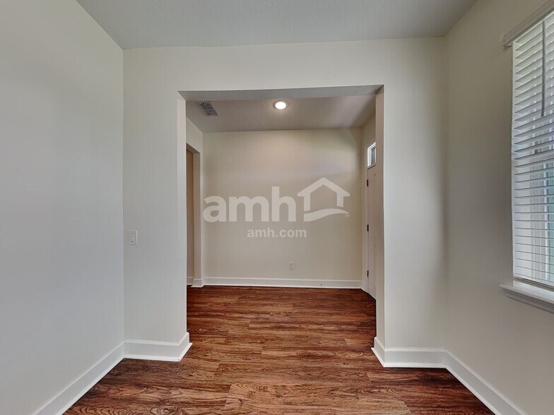 Building Photo - 1336 Mount Logan Dr