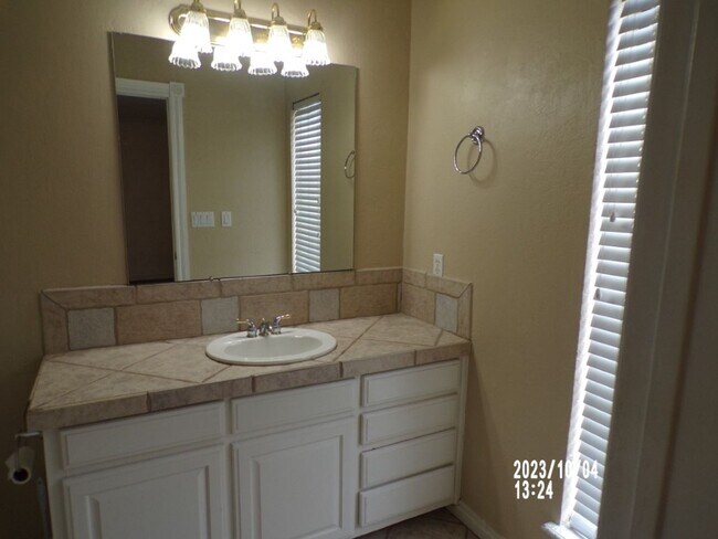 Building Photo - Large bedrooms, located on West side of town