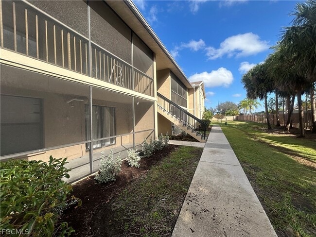 Building Photo - 5305 Summerlin Rd