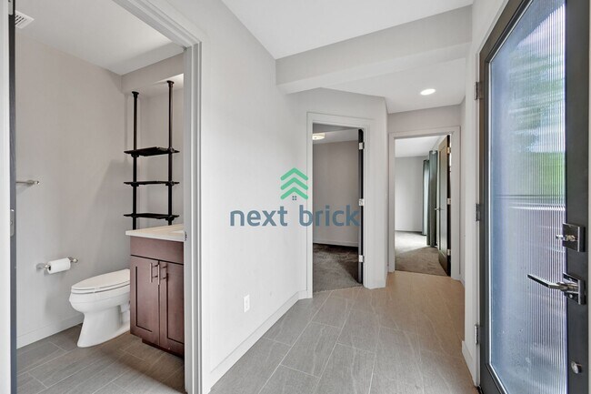 Building Photo - Sleek and Spacious Townhome with Gourmet K...