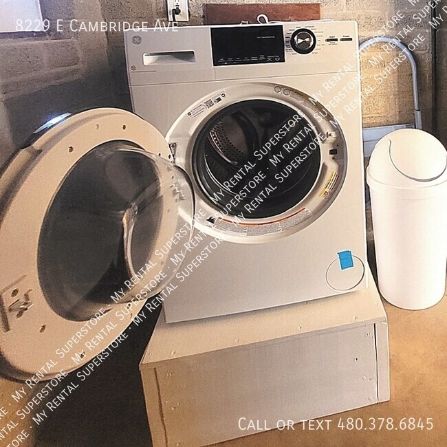 Building Photo - 8229 E Cambridge Ave