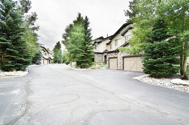 Building Photo - 172 Robin Dr