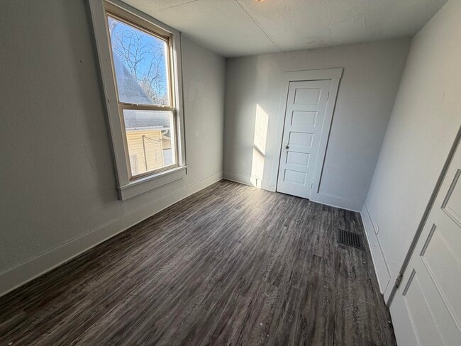 Building Photo - 1128 Chandler-