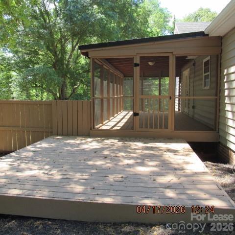 Building Photo - 10922 Hilton Dr