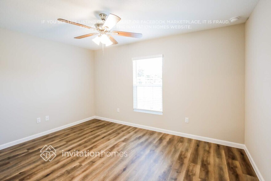 Building Photo - 1702 SW Airoso Blvd