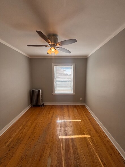 Building Photo - 652-658 E 81st St