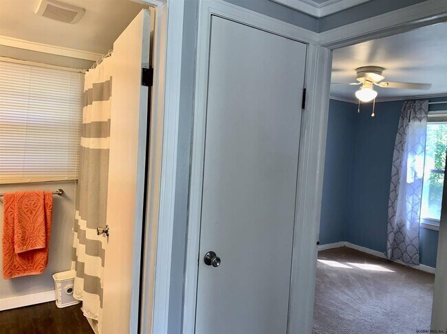 Building Photo - 934 Mohegan Rd