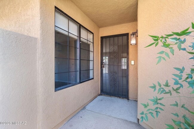 Building Photo - 321 E Fieldcrest Ln