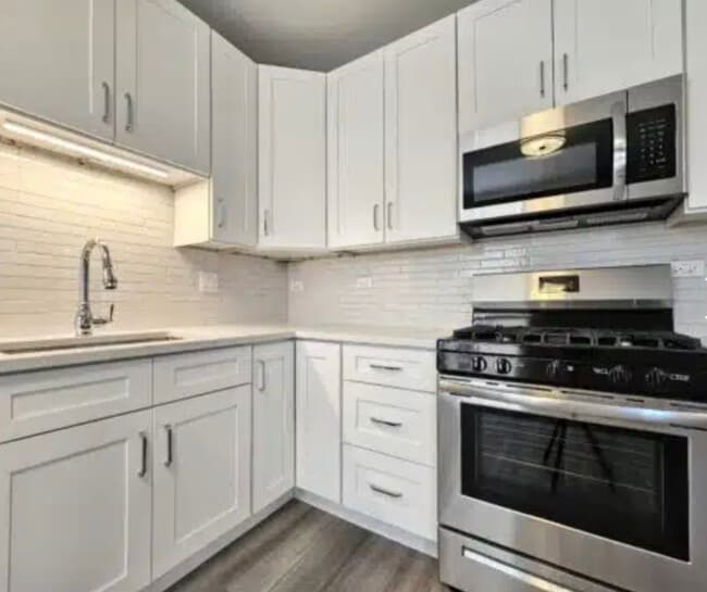 Primary Photo - 3939 N Janssen Ave