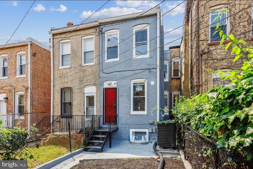 Building Photo - 1820 Walbrook Ave