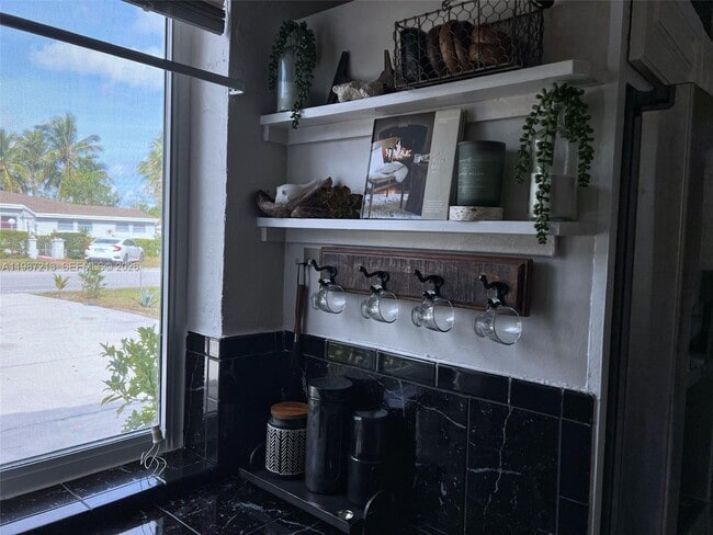 Building Photo - 2040 NE 183rd St