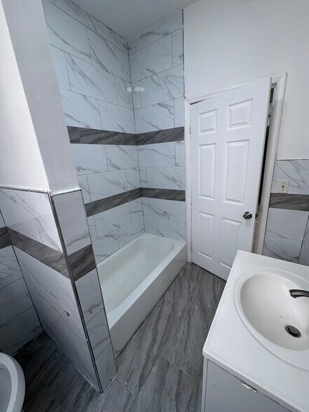 Building Photo - 11 Baldwin Ave