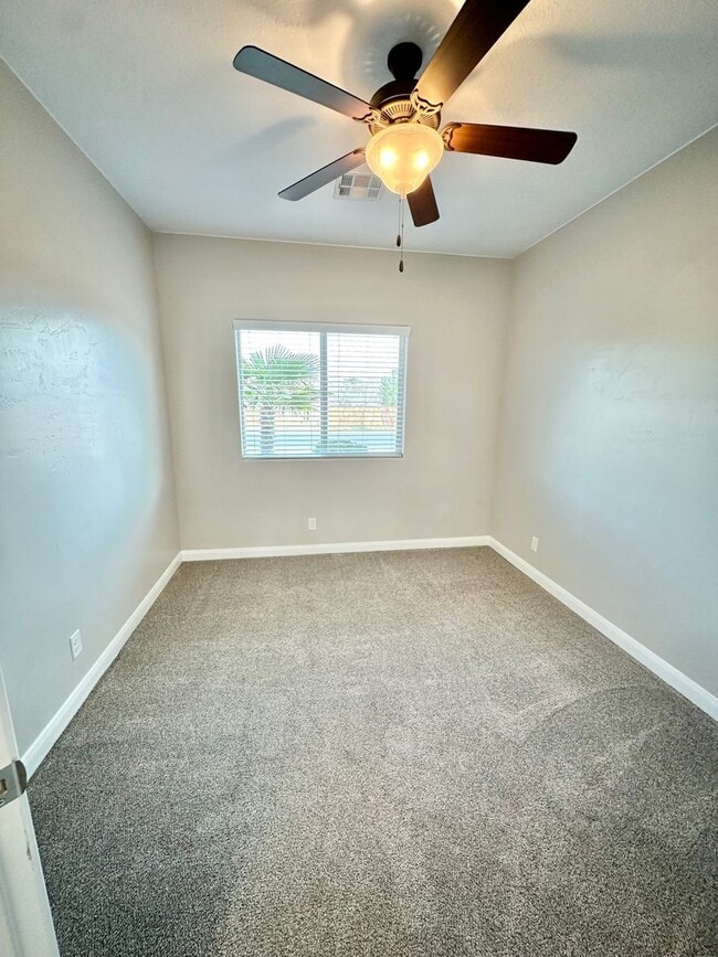 Building Photo - Red Mountain Jewel!  WITH SOLAR PANELS!!