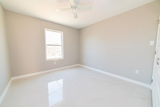 Building Photo - 315 Dorel Dr