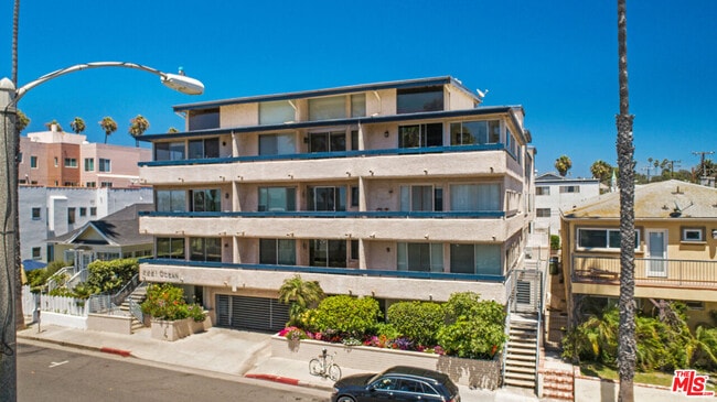Building Photo - 2221 Ocean Ave